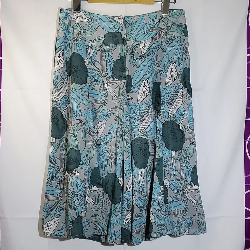 Reitmans Fit and Flare Blue/Teal Floral Midi Skirt - Size 5 - Picture 6 of 12